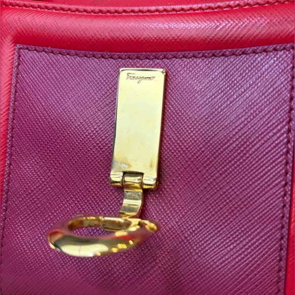 ❤️🩷SALVATORE FERRAGAMO
MEASUREMENTS IN PHOTOS 
FEEL FREE TO ASK QUESTIONS-EUC🩷❤️ - Picture 12 of 14